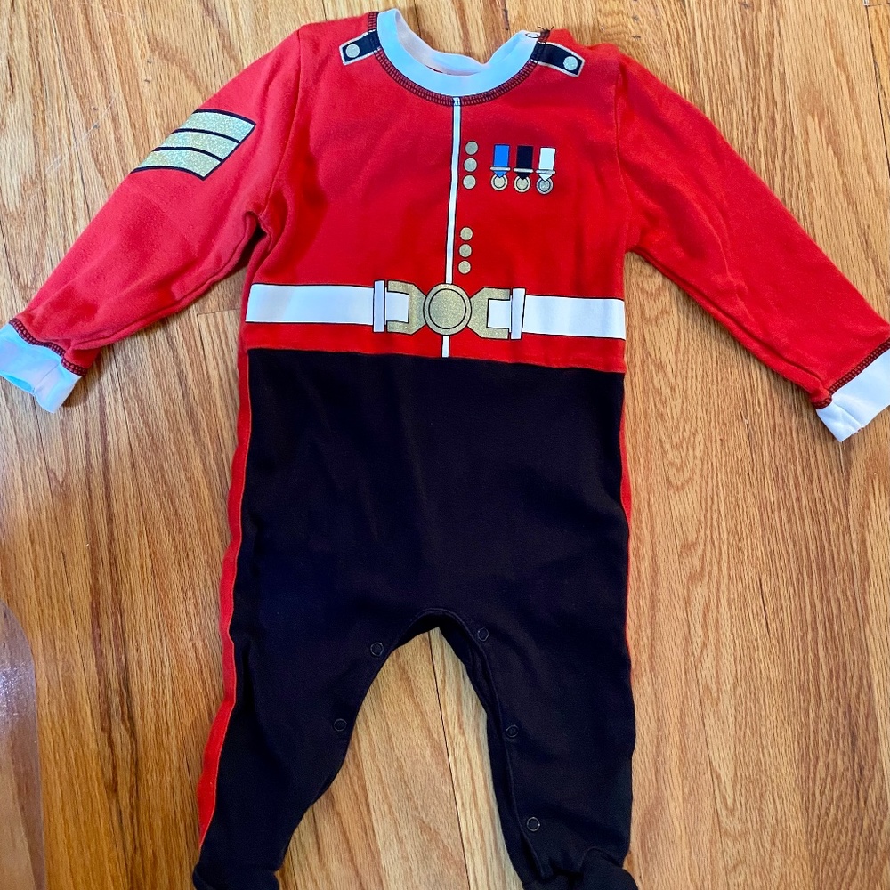 The Royal Collection Baby Palace Guard Footed Onesie Size 6-12 Months